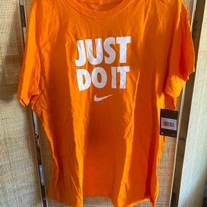 Nike tee.. NWT